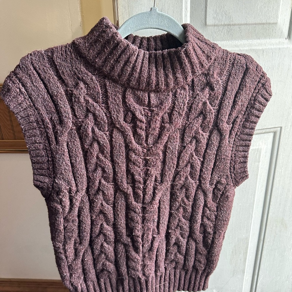 Cable Knit Sleeveless Sweater - Brown